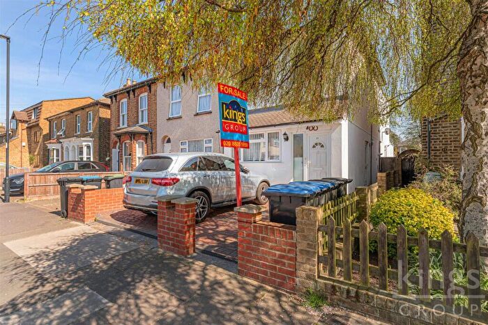 2 Bedroom Apartment For Sale In Mandeville Road, Enfield, ., EN3
