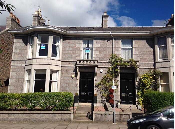 2 Bedroom Flat To Rent In Hamilton Place, Aberdeen, AB15