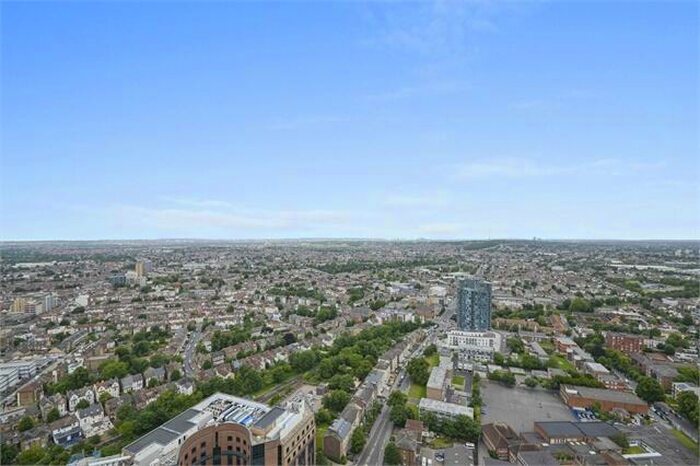 3 Bedroom Apartment To Rent In Pinnacle Apartments, Saffron Central Square, Croydon, CR0
