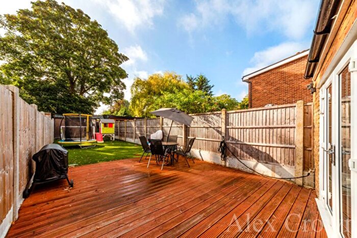 2 Bedroom Flat To Rent In Forest Road, Leytonstone, E11