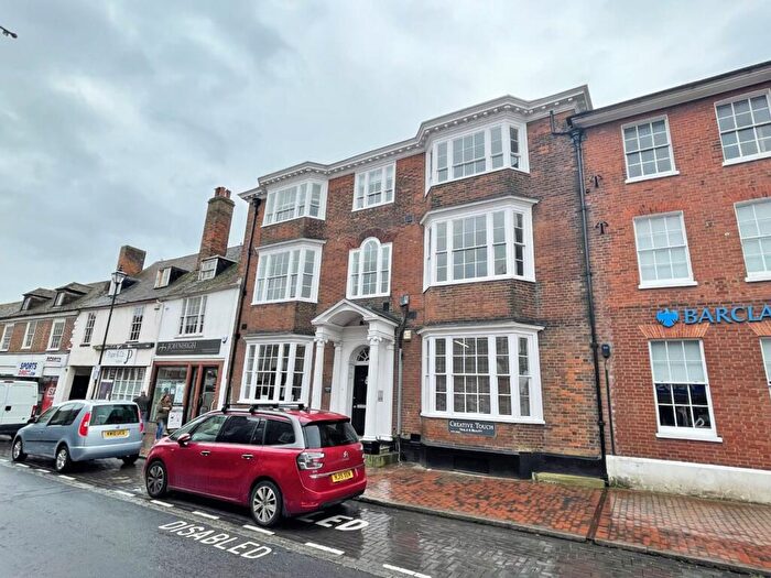 2 Bedroom Flat To Rent In High Street, Sittingbourne, ME10