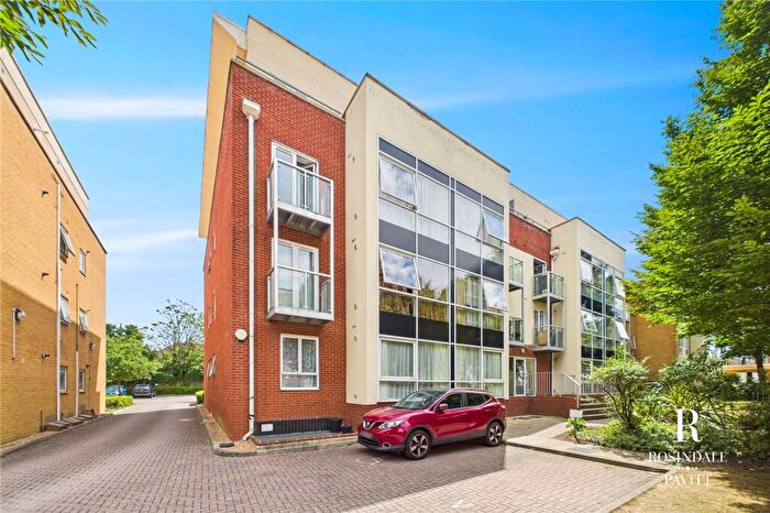 2 Bedroom Penthouse For Sale In Woodcote Road, Wallington, SM6