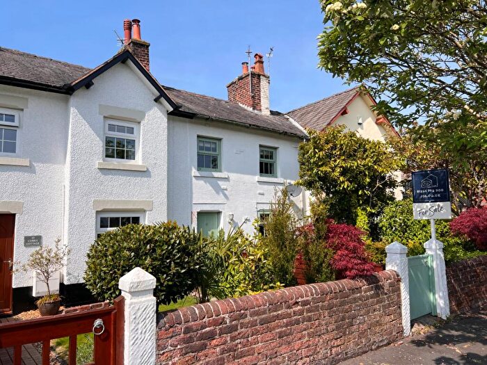 2 Bedroom Cottage For Sale In Eastcliffe, FY8