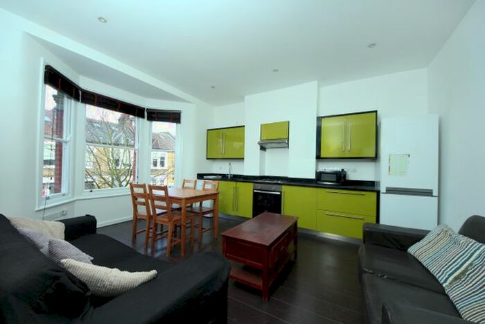 3 Bedroom Flat To Rent In Eynham Road, London, W12