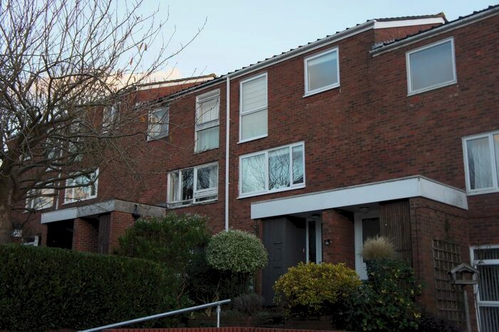 2 Bedroom Maisonette To Rent In Harrison Close, Reigate, RH2