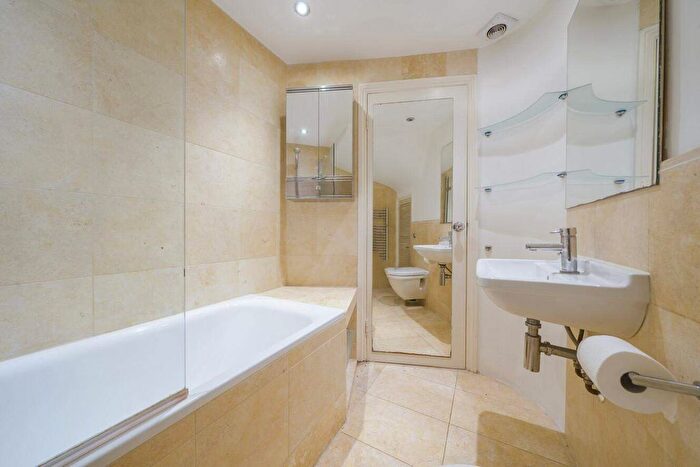 1 Bedroom Flat For Sale In Kempsford Gardens, London, SW5