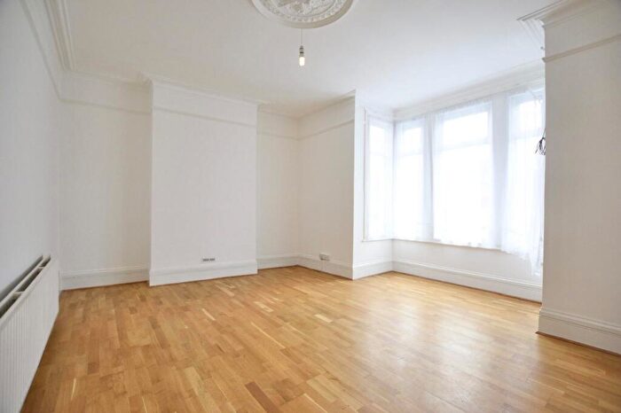 4 Bedroom End Of Terrace House To Rent In Aldborough Road South, Seven Kings, IG3
