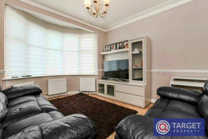 3 Bedroom Terraced House For Sale In Albany Road, Enfield, EN3