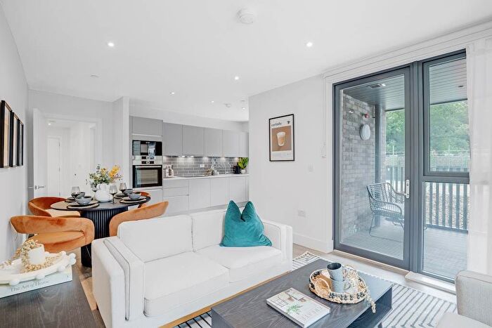 2 Bedroom Flat For Sale In The Crescent Collection At Arden, Greenwich, SE10