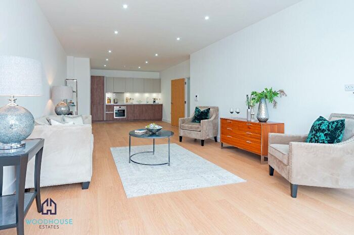 2 Bedroom Flat To Rent In Station Road, EN6