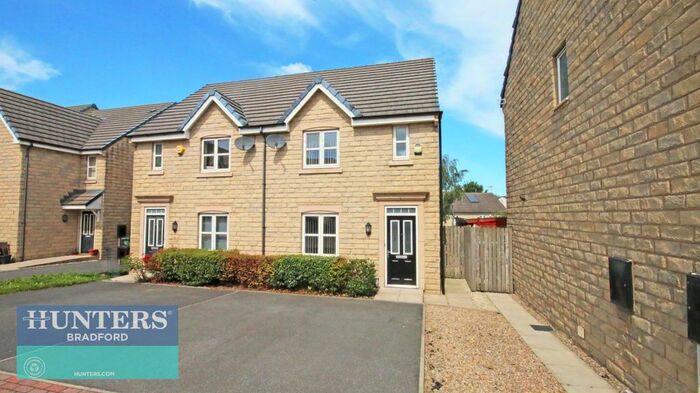 3 Bedroom Semi-Detached House To Rent In Fairbairn Fold, Laisterdyke, Bradford, West Yorkshire, BD4