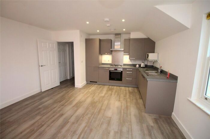 2 Bedroom Flat To Rent In Warwick Avenue, Bedford, Bedfordshire, MK40