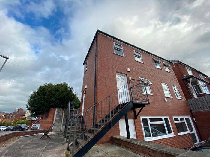2 Bedroom Flat To Rent In Bentley Parade, Meanwood, Leeds, LS6
