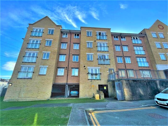2 Bedroom Flat To Rent In Phoenix Court, Black Eagle Drive, Gravesend, Kent, DA11