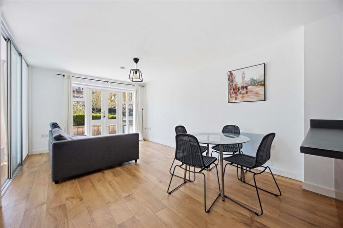 1 Bedroom Flat For Sale In Park Lodge Avenue, West Drayton, UB7