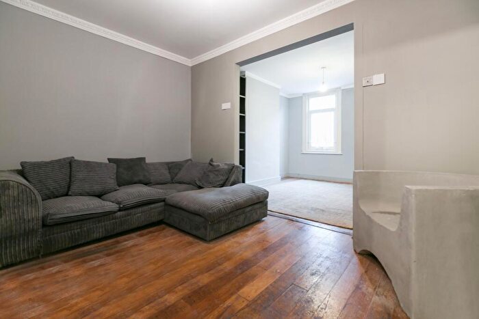 1 Bedroom Maisonette To Rent In Southampton Way, London, SE5