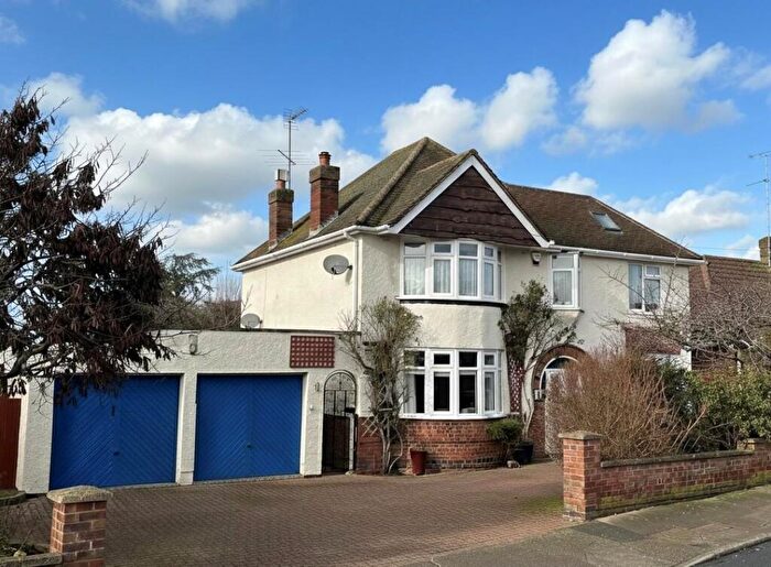 3 Bedroom Detached House For Sale In North Western Avenue, Northampton, NN2