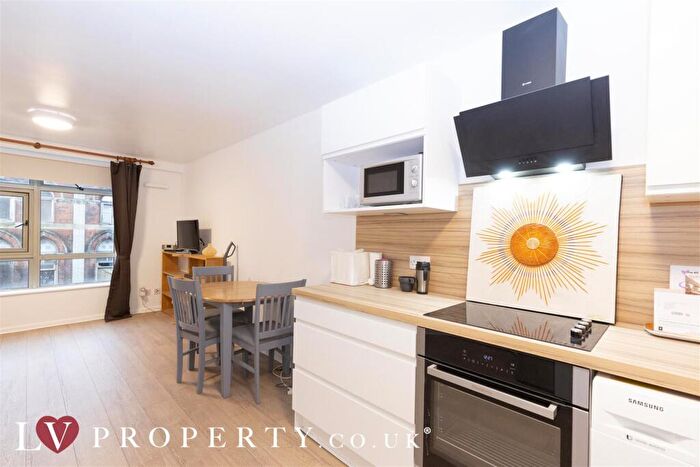 2 Bedroom Apartment To Rent In Old Snow Hill, Birmingham, West Midlands, B4