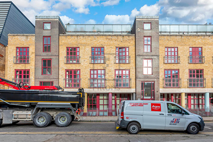 2 Bedroom Flat To Rent In Eagle Works West, Quaker Street, Tower Hamlets, London, E1