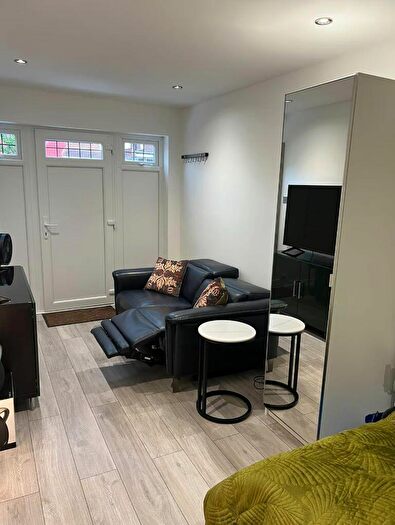 1 Bedroom Apartment To Rent In Springfield Mount, London, NW9