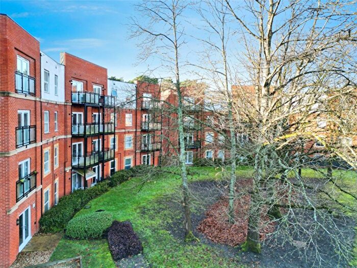 2 Bedroom Apartment For Sale In Edrich Grange, Crowthorne, Berkshire, RG45