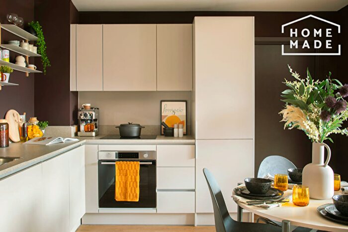 3 Bedroom Flat To Rent In The Goodsyard, B18