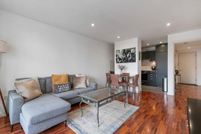 2 Bedroom Flat To Rent In Upper Richmond Road, London, SW15