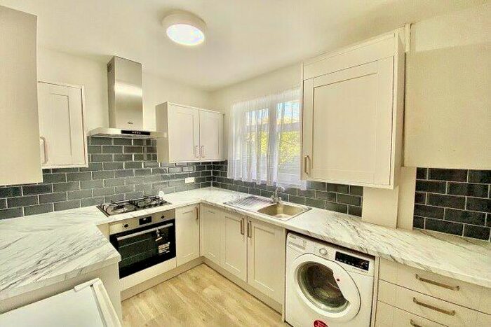 2 Bedroom Flat To Rent In Churchfields, London, E18