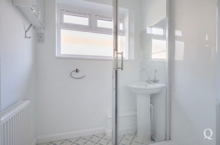 2 Bedroom Bungalow For Sale In Minterne Avenue, Sittingbourne, Kent, ME10