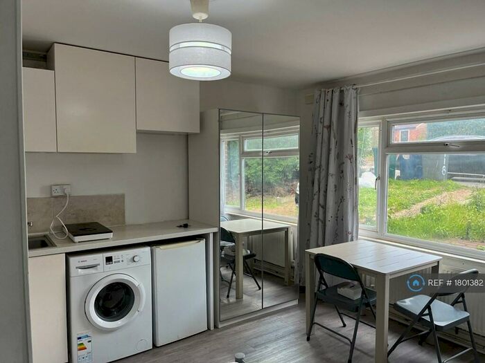 Studio To Rent In Clitterhouse Road, London, NW2