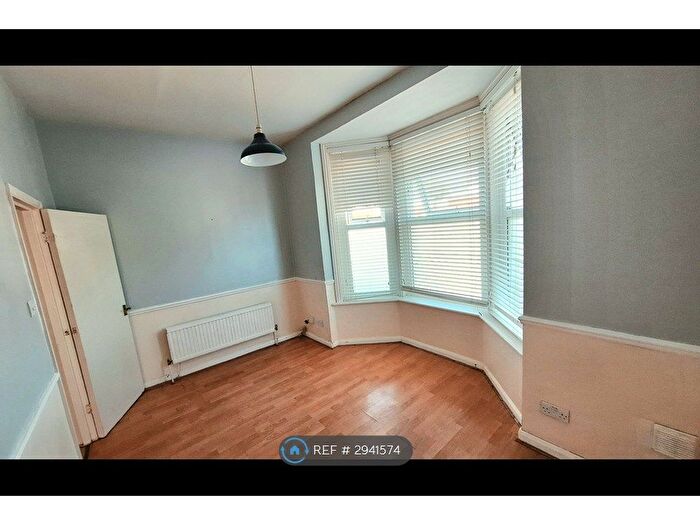 1 Bedroom Flat To Rent In Palace Grove, Bromley, BR1