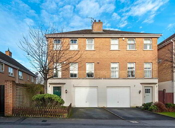 4 Bedroom TownHouse For Sale In Mayfield Square, Belfast, BT10