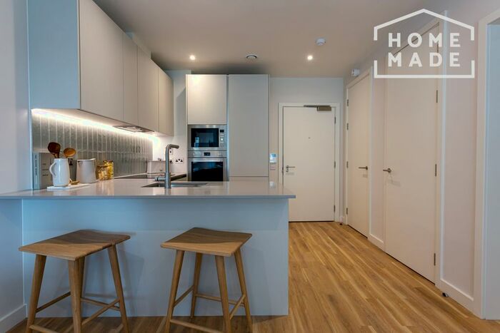 3 Bedroom Flat To Rent In Greenford Quay, Greenford, UB6