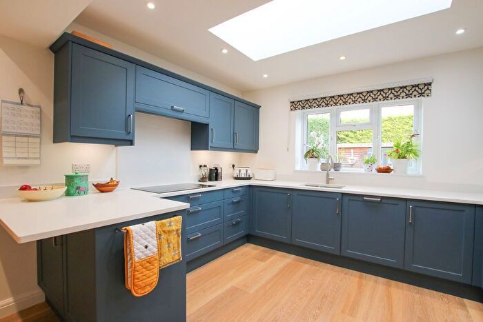3 Bedroom Terraced House For Sale In Highfield Close, Wokingham, RG40