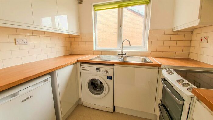 1 Bedroom Flat To Rent In Pikestone Close, Yeading, Hayes, UB4