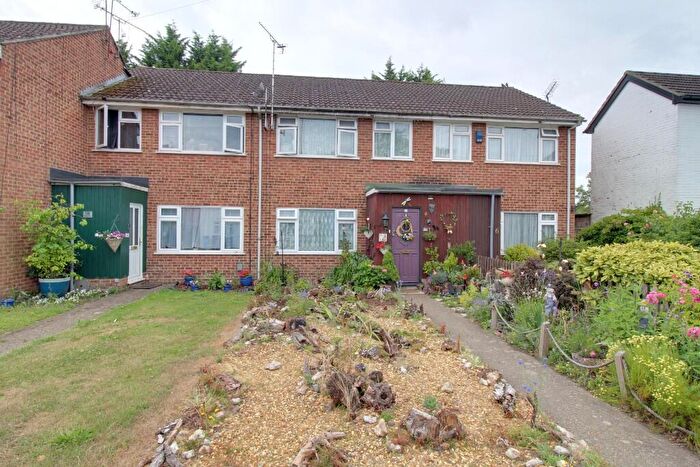 3 Bedroom Terraced House For Sale In Vicarage Road, GU17