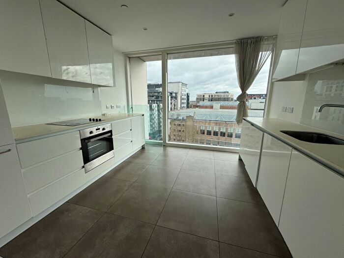 3 Bedroom Flat To Rent In Canal Street, Nottingham, Nottinghamshire, NG1