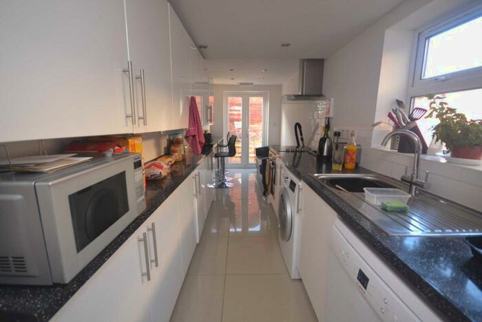 4 Bedroom Terraced House To Rent In Granby Gardens, Reading, RG1