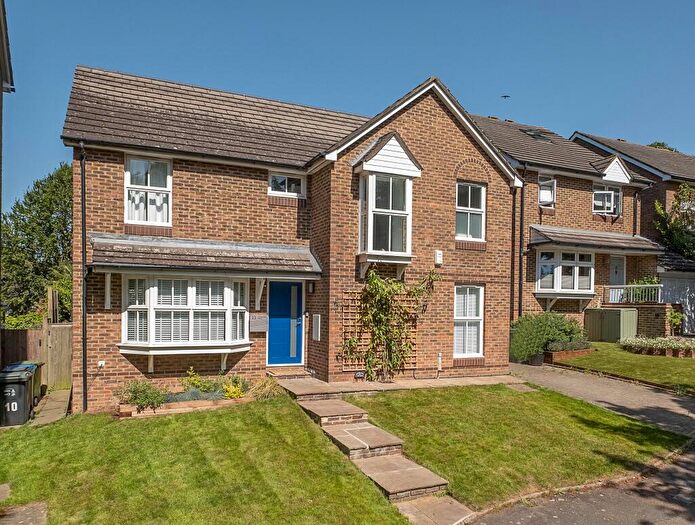 4 Bedroom House For Sale In Windmill Rise, Kingston Upon Thames, KT2