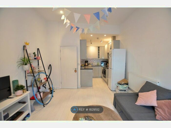 2 Bedroom Flat To Rent In Malden Road, London, NW5