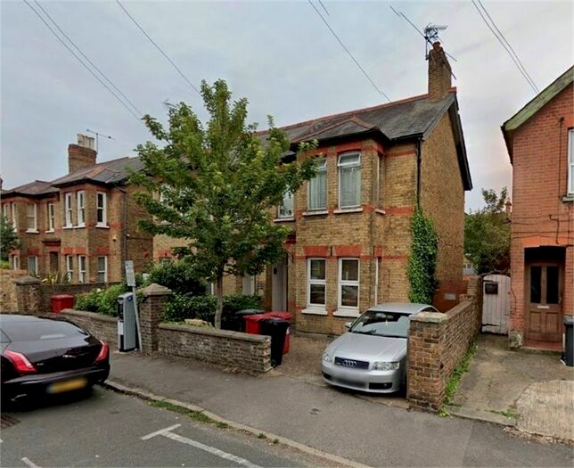 3 Bedroom Maisonette To Rent In Park Street, Slough, Berkshire SL1