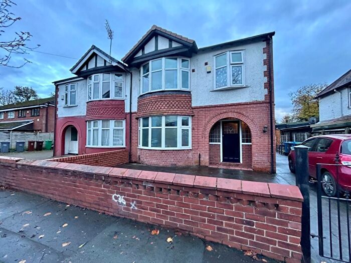 5 Bedroom Semi-Detached House To Rent In Brook Road, Manchester, M14