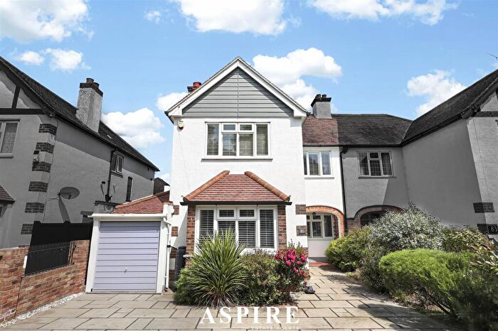 3 Bedroom Semi-Detached House For Sale In Highlands Boulevard, Leigh-On-Sea, SS9