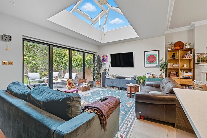 4 Bedroom Property For Sale In Wanstead Park Avenue, Aldersbrook, E12