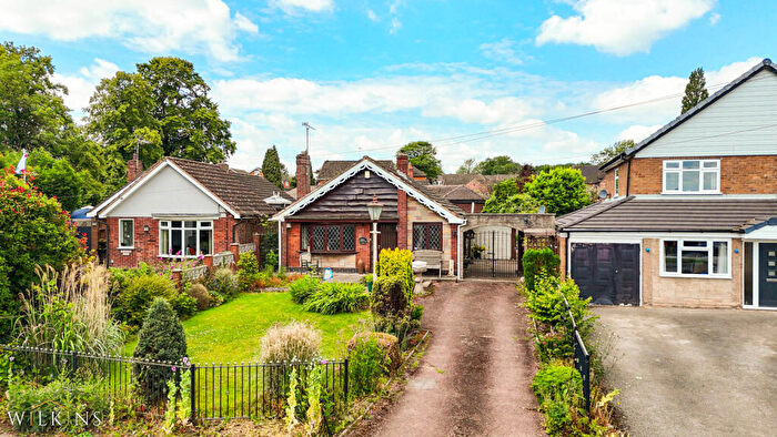 2 Bedroom Bungalow For Sale In High Street, Dosthill, Tamworth, Staffordshire, B77