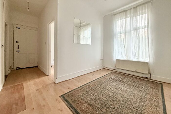 2 Bedroom Maisonette For Sale In Lancaster Road, South Norwood, SE25