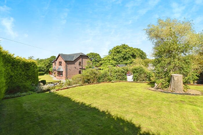 4 Bedroom Detached House For Sale In Heol Waunyclun, Trimsaran, Kidwelly, Carmarthenshire, SA17