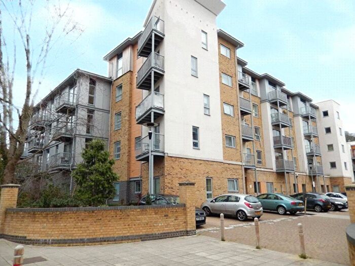 2 Bedroom Flat To Rent In Coombe Way, Farnborough, Hampshire, GU14