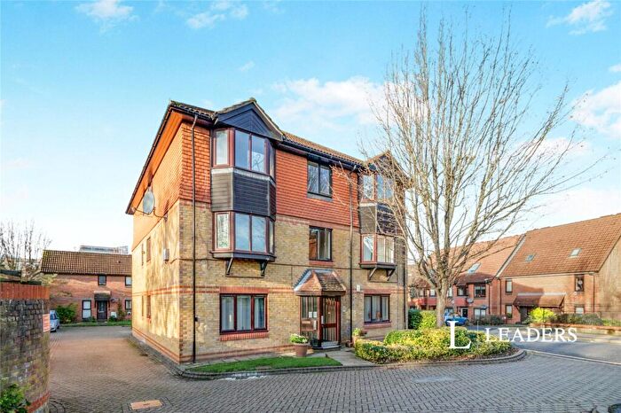 2 Bedroom Flat To Rent In Turnpike Lane, Sutton, SM1