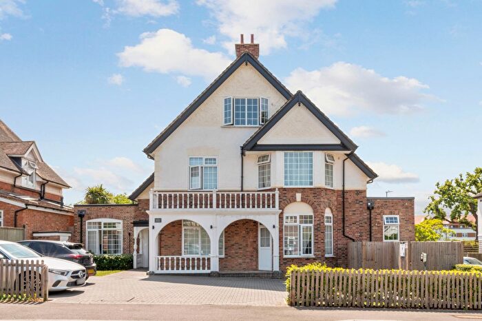 3 Bedroom Flat For Sale In Blenheim Road, Wimbledon, SW20